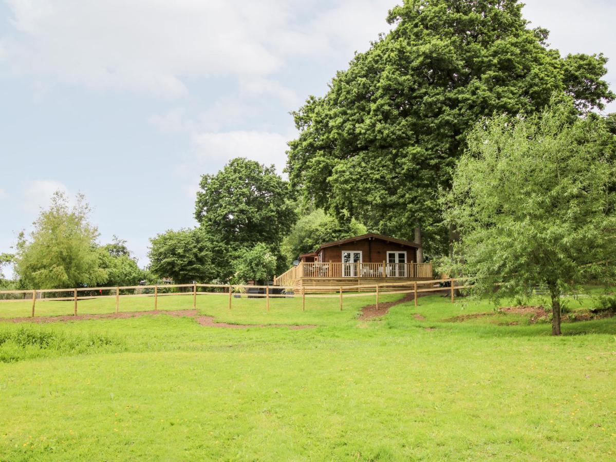 The Log Cabin Tenbury Exteriör bild