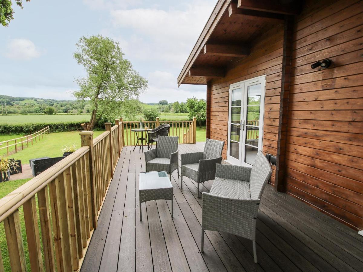 The Log Cabin Tenbury Exteriör bild