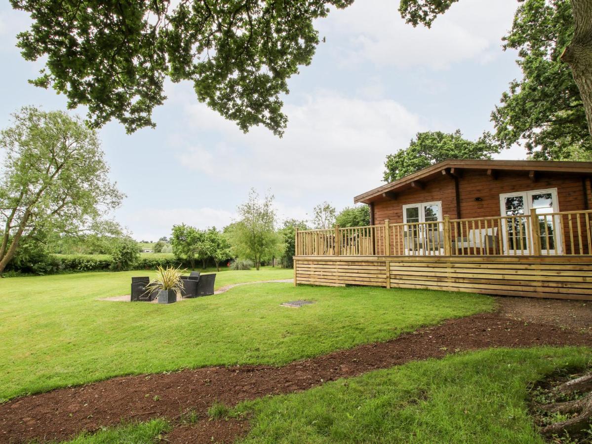 The Log Cabin Tenbury Exteriör bild