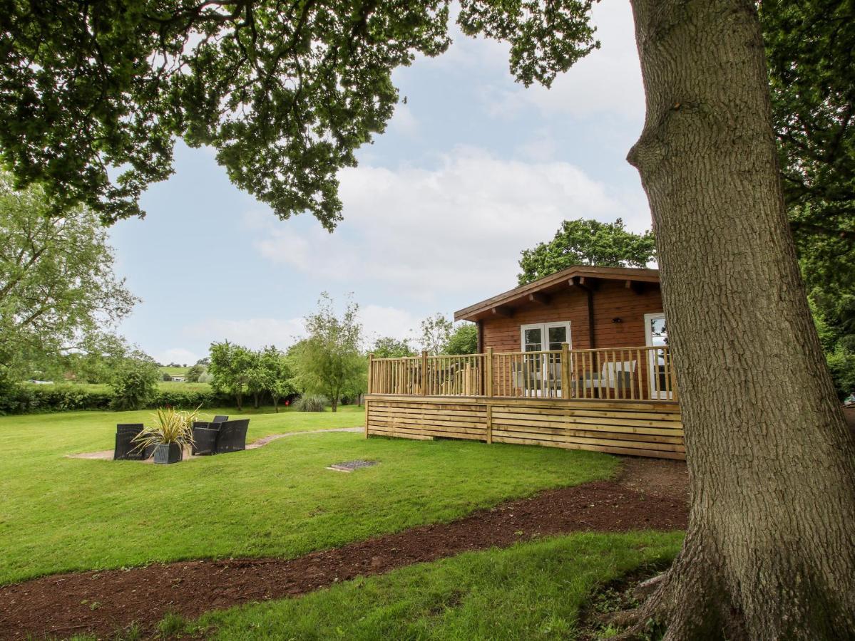 The Log Cabin Tenbury Exteriör bild